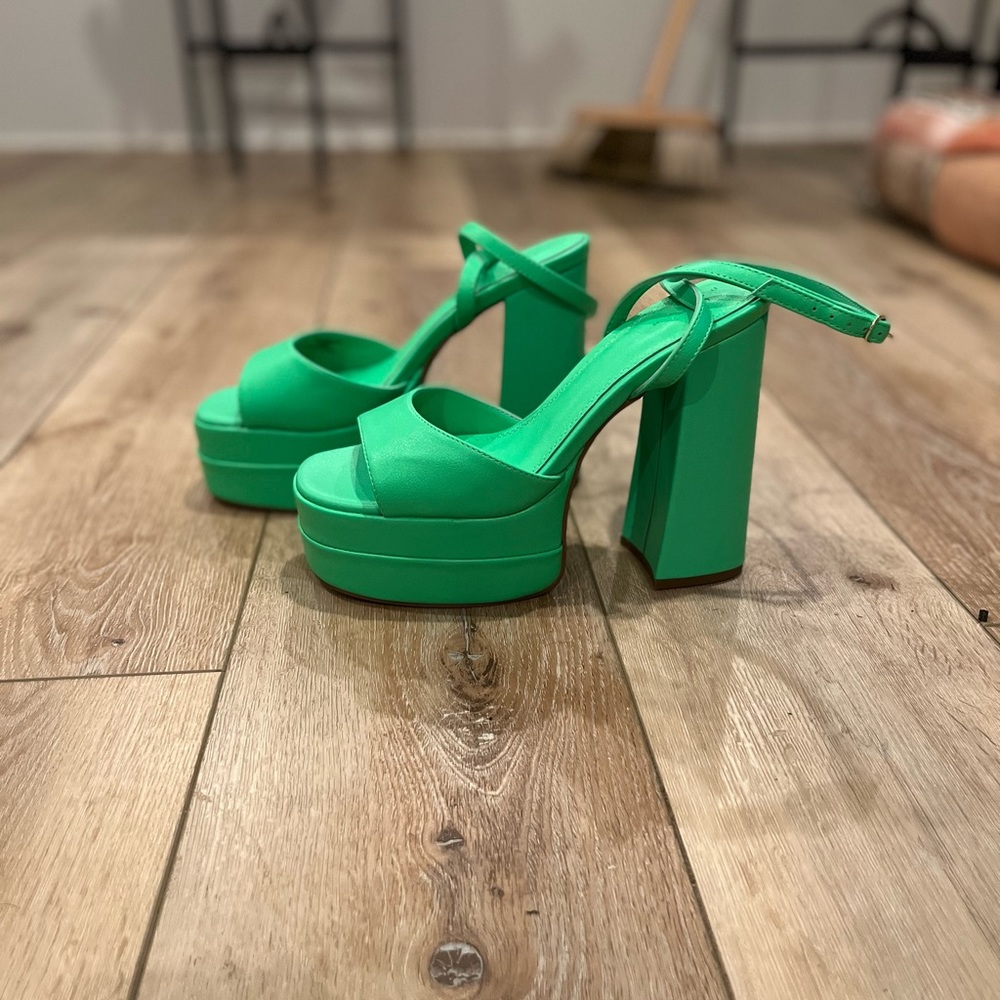 Green Open Toed Chunky Heel Platform Sandals Neve… - image 2